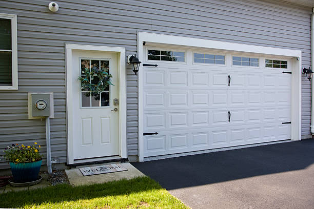 24/7 Emergency Garage Door Panel Replacement experts in Knox County County, IL